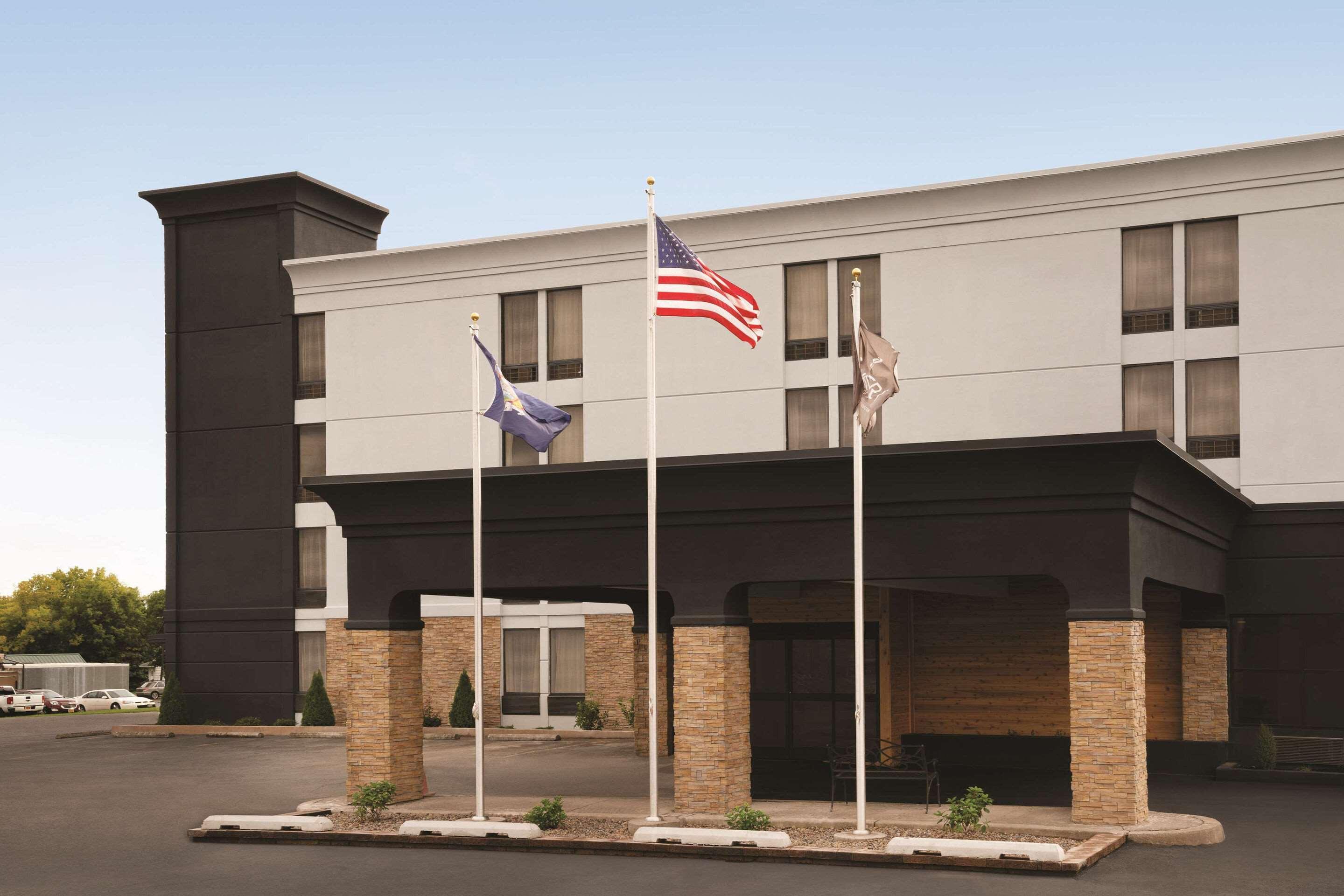 Comfort Inn & Suites Liverpool - Syracuse North Exterior photo